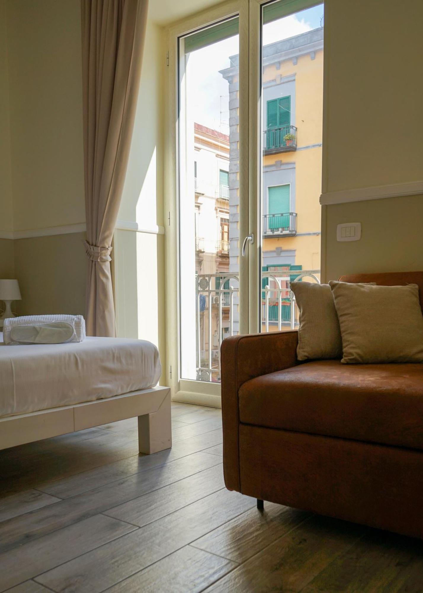 Parthenope Affittacamere 2*